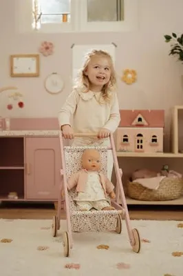 Productafbeelding van Houten poppenbuggy met opbergvak, geschikt voor poppen van 33-46 cm, met bloemenprint, roze