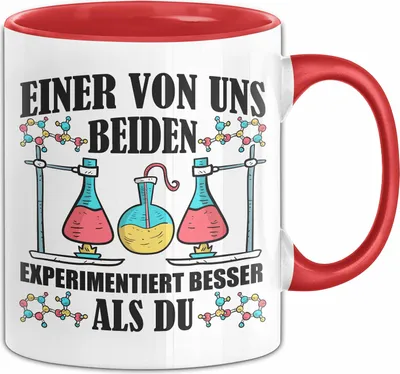 Produktbild von Chemiker Tasse Geschenk Spruch Für Chemie-Studenten Einer Von Uns Beiden Experimentiert Besser Als Du Becher (Rot)