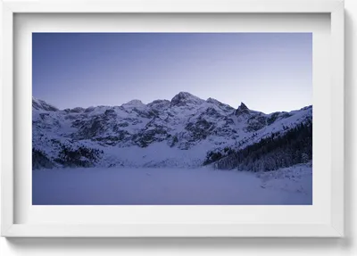 Produktbild von Landschaft mit schneebedeckten Bergen– Wandbild mit Rahmen – Gerahmtes Bild  – Wanddekoration – 60x40 cm –  Schwarz Rahmen