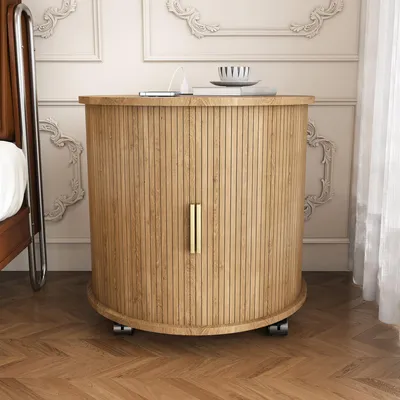 Imagen del producto de STILVORA: Mesita de noche con estación de carga, diseño cilíndrico, mesita auxiliar con puerto USB y enchufe, mesita de noche con ruedas, espacio de almacenamiento y puerta corredera