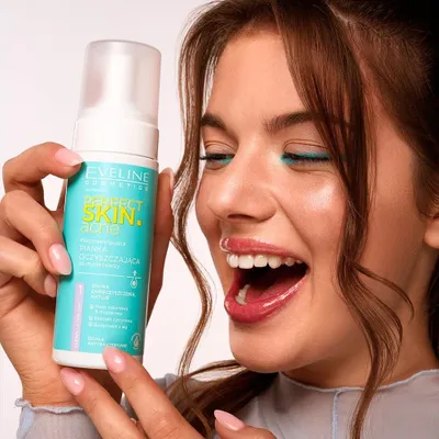 Produktbild von Tiefenreinigender Gesichtsreiniger mit Silikonbürste