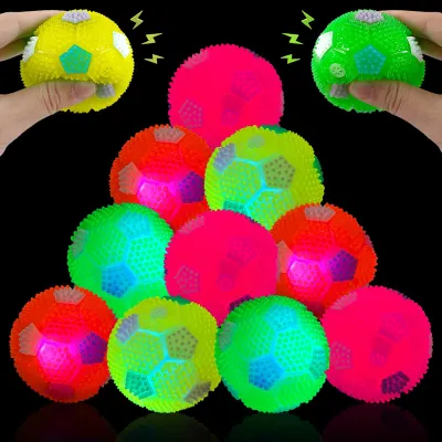 Productafbeelding van Feestcadeautje - Set van 12 - Verjaardag - Voetbal - Lichtspeelgoed - Geluid - LED-lichtspeelgoed - Cadeautje