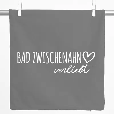 Produktbild von Huuraa Kissenbezug Bad Zwischenahn verliebt 40x40cm Steel Grey Baumwolle Dekokissenbezug Geschenkidee