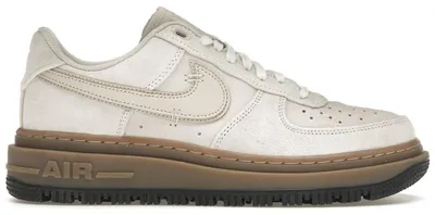 Produktbild von Nike Air Force 1 Low Luxe Light Orewood Brown Gum - EU 47