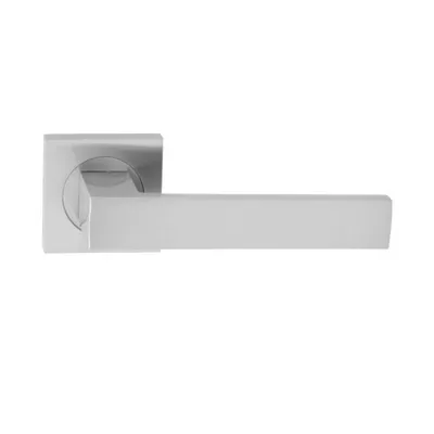 Produktbild von DOMINO Türgriff ohne Schlossrosette | quadratischen Rosetten | Türklinke für Zimmertür, Bürotür | Türbeschläge aus Aluminium  |Chrom Glänzend | QUBIK-QR M6