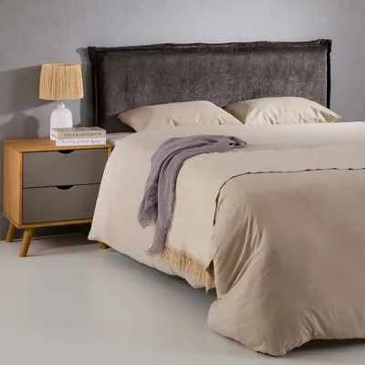 Produktbild von Kopfteil OVIO mit Holzbeinen 160 cm in Grau – Gepolstertes Bettkopfteil aus hochwertigem Chenille Stoff, für Doppelbetten in eleganter Optik, Headboard