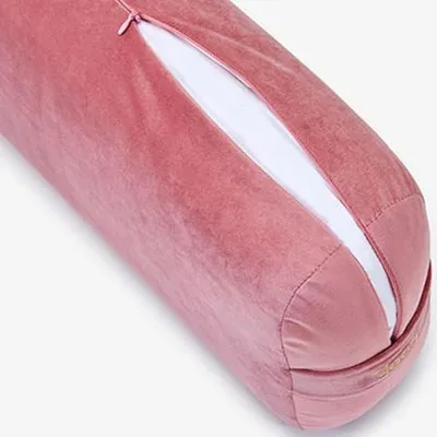 Produktbild von Komfortables Bolster-Kissen als vielseitige Stütze mit abnehmbarem Bezug und Tragegriff für Pilates und Meditation