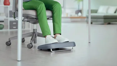 Image de Repose-pieds de bureau réglable Leitz Ergo, 80% de plastique recyclé