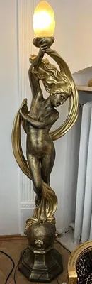 Produktbild von Casa Padrino Jugendstil Stehleuchte Frau Antik Gold H. 180 cm - Prunkvolle Kunstharz Skulptur mit Lampe - Barock & Jugendstil Stehleuhten