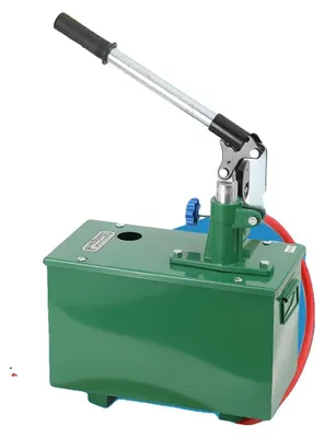 Immagine prodotto di Pompa di prova per pressione, pressione massima 6,0 MPa, lunghezza del tubo 100 cm, dimensione del raccordo 1/2", dimensioni 60 cm x 22 cm x 12 cm, compatibile con sistemi solari per riscaldamento e impianti idraulici