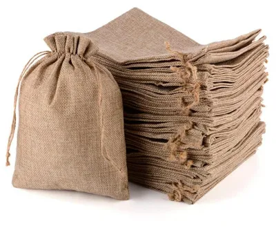 Zdjęcie produktu dla Woreczki jutowe z sznurkiem 15x20 cm, 30 sztuk, idealne do pakowania prezentów i tworzenia kalendarzy adwentowych