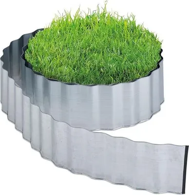 Produktbild von Flexible Rasenkante aus Metall 8 m lang 23,5 cm breit zum Eindrücken mit Schneide