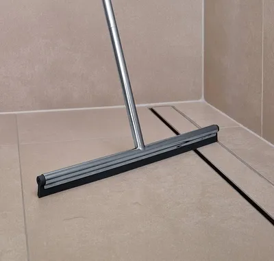 Produktbild von Blomus LAVEA Bodenwischer, Duschwischer, Duschabzieher, mit Wandhalter, Edelstahl Poliert, Silikon, 68990