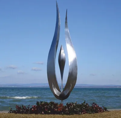 Produktbild von Casa Padrino Luxus Edelstahl Skulptur Silber H. 230 cm - Metall Garten Deko