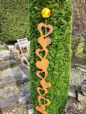 Produktbild von Edelrost Gartenstecker Herzband, mit Glaskugel