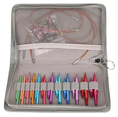 Produktbild von Austauschbare Rundstricknadel-Set - 24 Rundstricknadeln - 2 Verlängerungswerkzeuge - 4 Knöpfe - 4 Fäden - Inklusive Aufbewahrungstasche - Stricknadeln