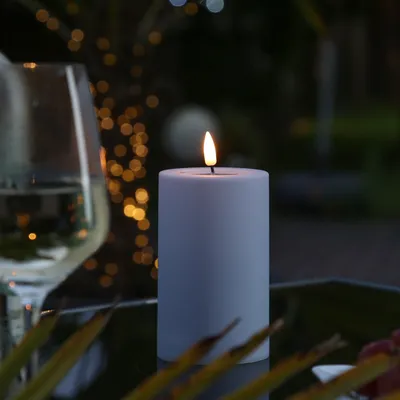 Produktbild von LED Stumpenkerze MIA - Kunststoff - realistische 3D Flamme - H: 12,5cm - für Außen - pastellblau