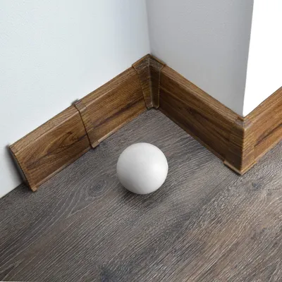 Produktbild von 2 Meter Sockelleiste 70mm PVC Eiche Leonardo Laminatleisten Fussleisten aus Kunststoff PVC Laminat Dekore Fußleisten
