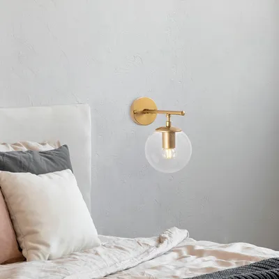 Produktbild von Opviq, Wandleuchte aus Metall (Gold), 15 x 24 x 24 cm | Glasabdeckung, E14 Fassung, max. 40 W | Elegantes Design für Hotel & moderne Räume, IP20, stabiler Sockel.