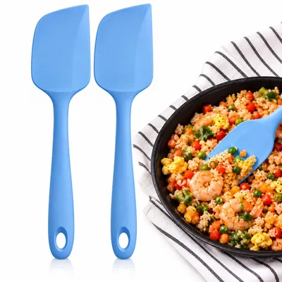 Imagen del producto de Juego de raspadores multifuncionales de 2 piezas, 21,5 cm – Espátulas de silicona con núcleo de metal, libres de BPA, flexibles para hornear, cocinar, remover y raspar. Color azul
