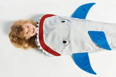Produktbild von Unyqoos® Hai-Decke zum Anziehen – 142 cm -e Mikrofaser‑Schlafsack mit Flosse, weiche Kinder-Hai-Decke für Sofa & Reise, waschbar 30 °C