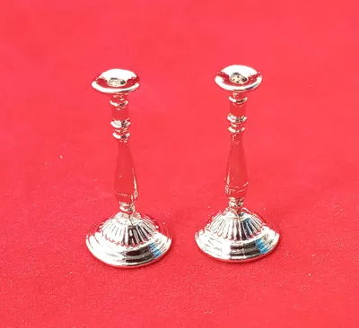 Produktbild von 2 St Miniatur Kerzenhalter aus Metall, silberfarbig, für 1:12 Puppenhaus. 2,5 cm