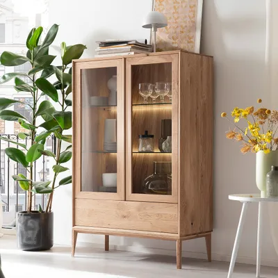 Produktbild von Vitrinenschrank mit Beleuchtung Eiche massiv geölt CUNEO-137