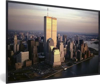 Produktbild von MuchoWow® Gerahmtes Poster Luftaufnahme des World Trade Centers in Manhattan über dem Hudson River in New York 90x60 cm - Poster mit Schwarzem Bilderrahmen Wandposter Rahmen Foto Bilder - Fotorahmen - Foto-Plakat