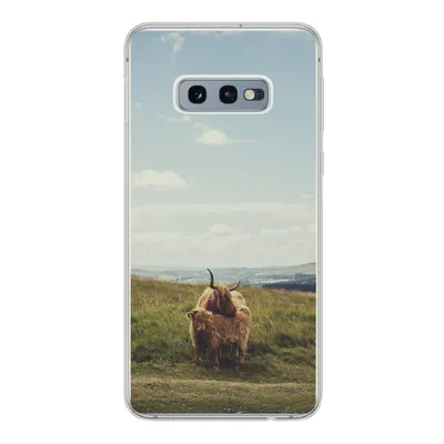 Produktbild von MuchoWow® Handyhülle Schutzhülle Hülle für Samsung Galaxy S10e Schottische Highlander - Gras - Wolken - Tiere Silikon Softcase Handy Hülle - Handy