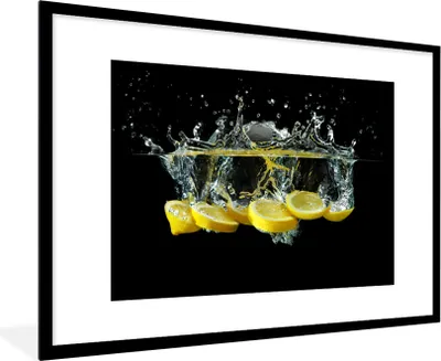 Produktbild von MuchoWow® Gerahmtes Poster Zitrone - Frucht - Gelb - Stilleben - Wasser 90x60 cm - Poster mit Schwarzem Bilderrahmen Wandposter Rahmen Foto Bilder - Wanddekoration - Fotos