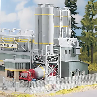 Produktbild von Piko Modellbausatz Main-Beton Betonwerk mit Silos H0 61131