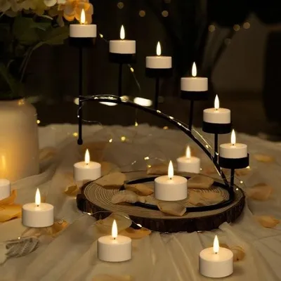 Produktbild von Wiederaufladbare Teelichter mit Fernbedienung und Timer, 8 Stück batteriebetriebene 3D-Docht-flackernde flammenlose Kerzen mit Ladestation für Halloween- und Weihnachtsdekoration (4 x 4,7 cm)
