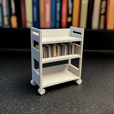 Produktbild von Decords Puppenhaus-Bibliothekswagen im Maßstab 1:12 – Farbe: Grün