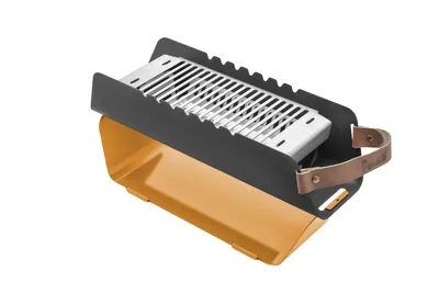 Produktbild von The Favilla FUMO mobiler Holzkohlegrill – Kompakter 2-in-1 Grill mit Edelstahlrost & Spießhalterung –Inkl. Tragetasche für Camping, Balkon & Picknick