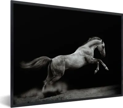 Produktbild von MuchoWow® MuchoWow® Gerahmtes Poster Pferd - Sand - Schwarz 80x60 cm - Poster mit zchwarzem Bilderrahmen - Schwarzem - Mit Gestell