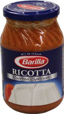 A jar of Barilla Ricotta sauce.