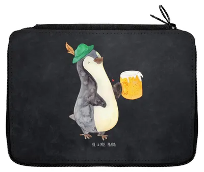 Produktbild von Mr. & Mrs. Panda Federtasche Pinguin Bier - Kreidetafel - Geschenk, Federmappe, Beschwippst, Mäppchen, Feierabend, Pinguine, Stifteetui, , Bleistiftetui