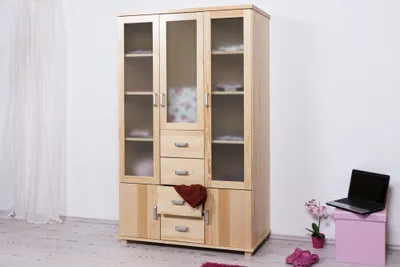 Produktbild von Kleiderschrank massiv