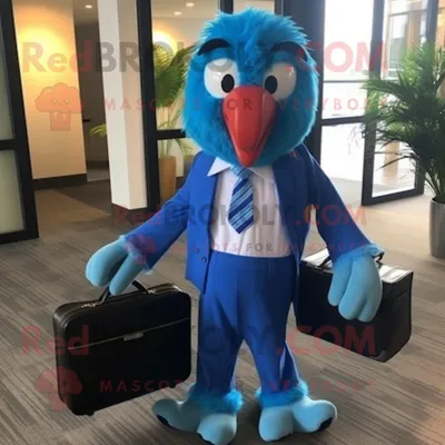 Productafbeelding van Sky Blue Macaw mascotte REDBROKOLY kostuum karakter gekleed met een overhemd en aktetassen