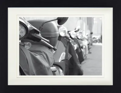 Produktbild von Vespas Gerahmtes Bild Mit Edlem Passepartout | Wand-Bilder | Im Bilderrahmen - Roller In Italien (30 x 40 cm)