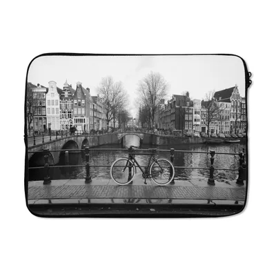 Produktbild von MuchoWow® Laptop Hülle 14 ZollAmsterdamer Grachten - Schwarz und weiß Laptoptasche - Laptoptasche - Stoßsicher - Schutzhaube