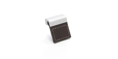 Obrázok produktu pre Rujzdesign nábytková knopka 591.15 - povrch: koža hnedá + hliník eloxovaný, rozteč: 16 mm