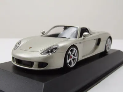 Produktbild von Maxichamps 940062630 Porsche Carrera GT 2003 silber 1:43