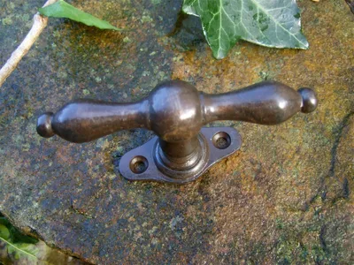 Produktbild von Fenstergriff, Baubeschläge, Fenstergriff als Fensterolive Antik-Eisen