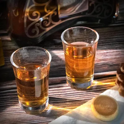 Zdjęcie produktu dla Przezroczyste kieliszki do shotów - idealne na przyjęcia - 42 sztuki