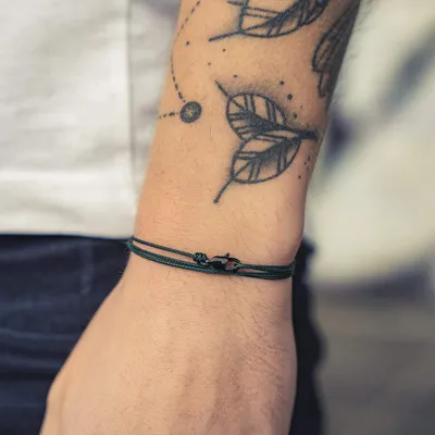 Produktbild von Made by Nami Wickelarmband mit Karabinerhaken Herren & Damen, Wasserfest & Verstellbar, Smaragdgrün/Schwarz