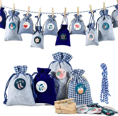 Image de Calendrier de l'Avent Sacs en tissu à remplir, Calendrier de Noël Sacs en feutre, 24 Grands sacs cadeaux Chaîne, Bleu Gris Sacs en tissu
