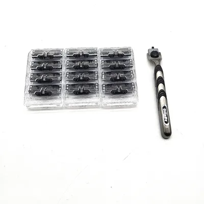 Produktbild von Gillette Rasierer Herrenrasierer Körperpflege Mach3 12 Klingen Aufsätze Set