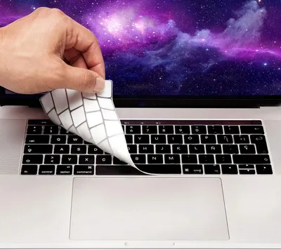 Produktbild von Tastaturschutz QWERTY MacBook Pro 13 15 2016 2020 Touchbar Spanisch Keyboard