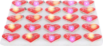 Imagen del producto de 25 broches navideños con forma de corazón, con luces LED, ideales para manualidades, decoración de ropa, fiestas y como detalles